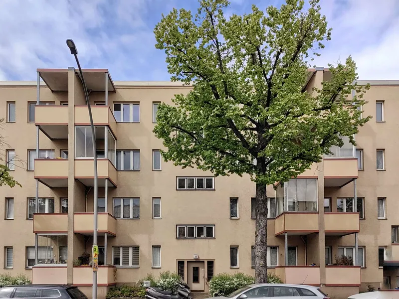 Unbefristeter Mietvertrag - Familienfreundliche 5-Zi-Dachgeschosswohnung mit 2 Balkonen in Steglitz! — photo 1